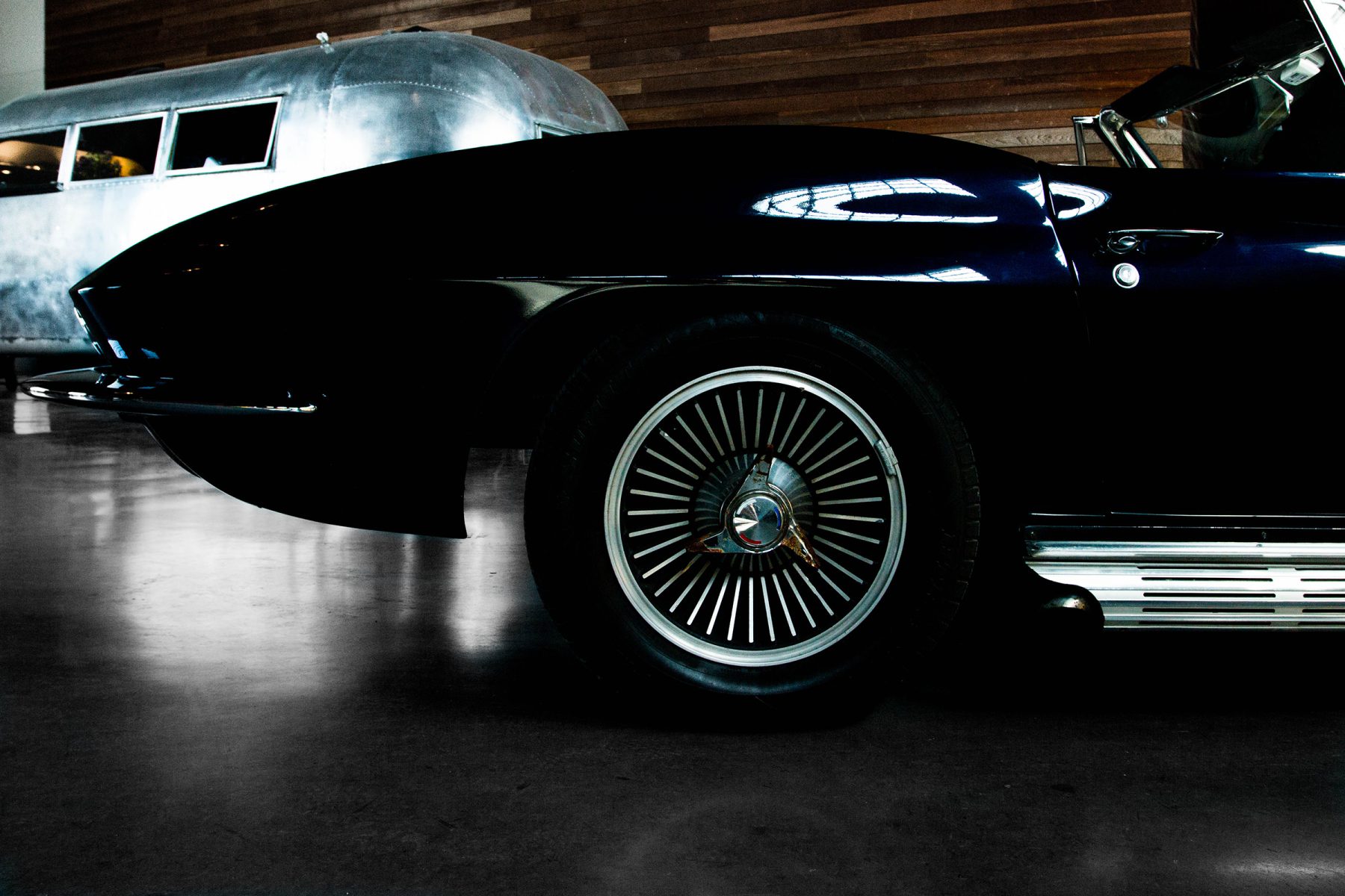 rear wheel of 1963 corvette stingray